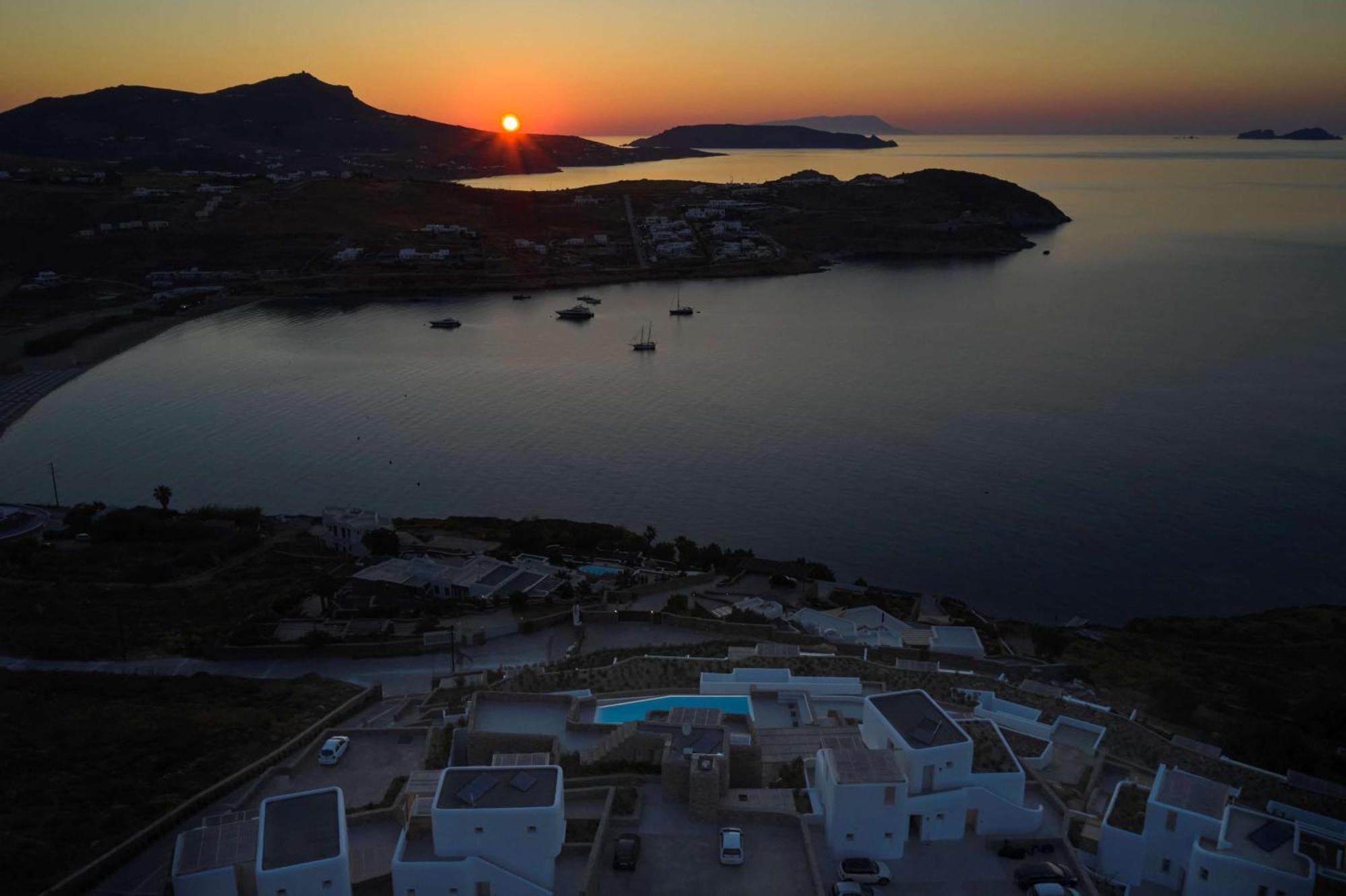 Radisson Blu Euphoria Resort, Mykonos Kalo Livadi Exterior photo